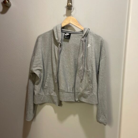 Nike woman’s gray zip up sweatshirt. But it doesn’t zip up - Picture 1 of 10